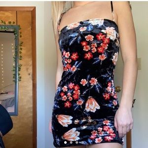 FLORAL SUEDE BODYCON MINI DRESS 🌸🌹